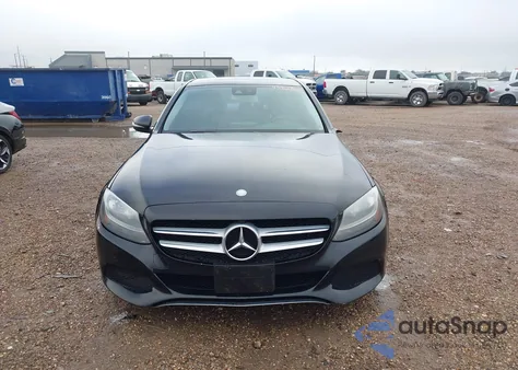 2016 Mercedes-Benz C 300 z USA, uszkodzony, nr VIN 55SWF4JB5GU115851